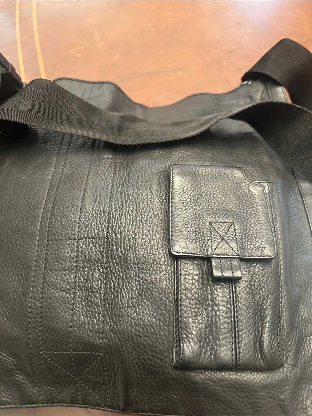 ✔️ Super nice Men’s Kenneth Cole Leather cross body messenger